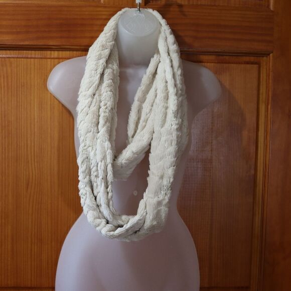 Cejon Fuzzy Sequin Infinity Scarf - Picture 2 of 11